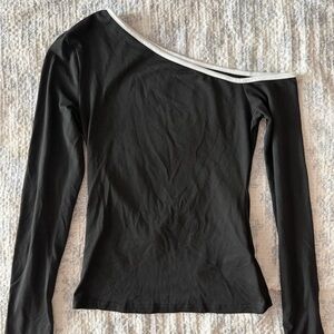 Black One-Shoulder Long Sleeve Top